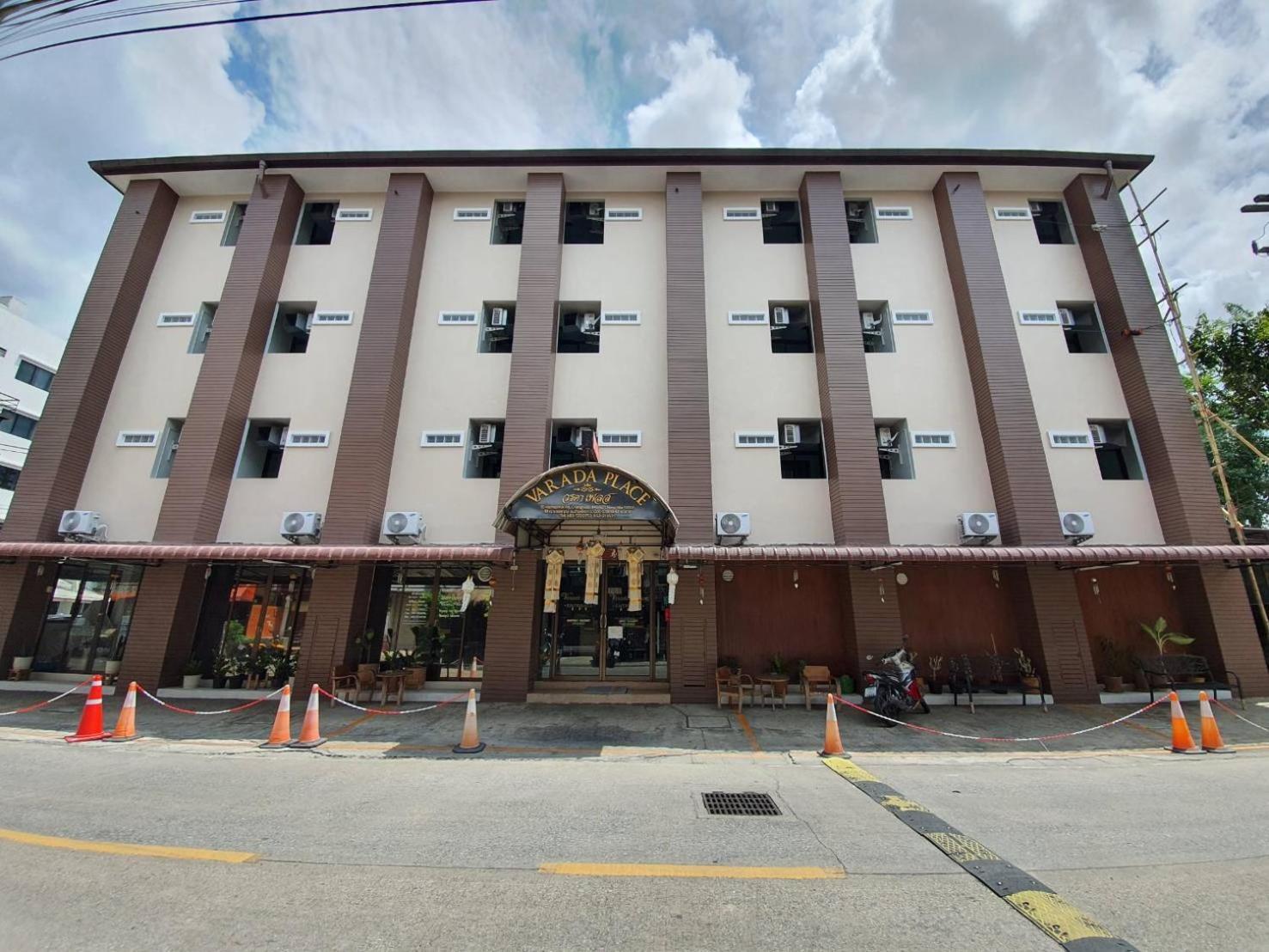 Varada Place Chiang Mai Exterior foto